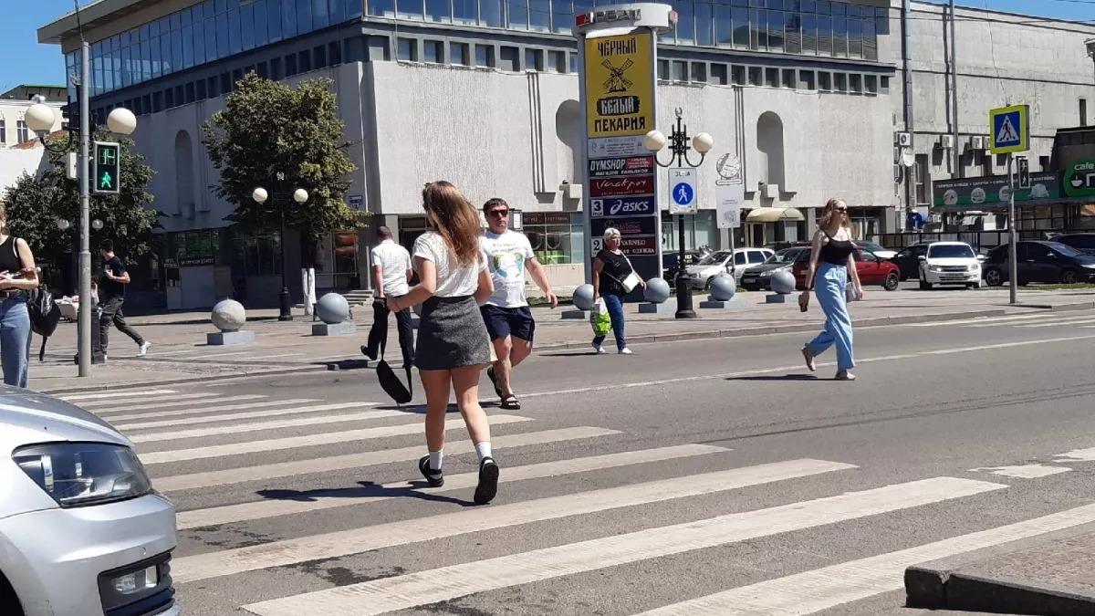 Шаг за "зебру" теперь не аргумент: Верховный суд назвал новые правила, когда водитель обязан уступить дорогу пешеходу