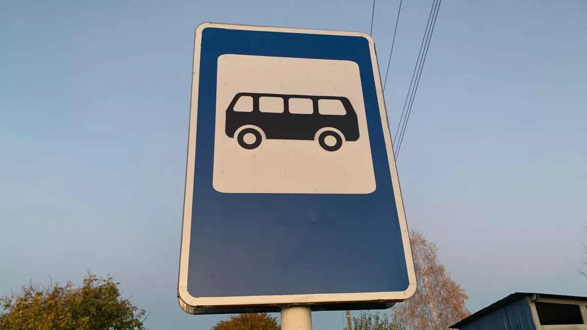 В Оренбурге активисты выявили поврежденные остановки после проверки