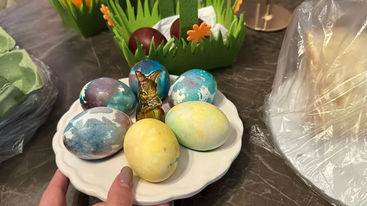 Готовимся к Пасхе: 5 натуральных красителей для яиц — ярко, безопасно и быстро. Все способы покраски
