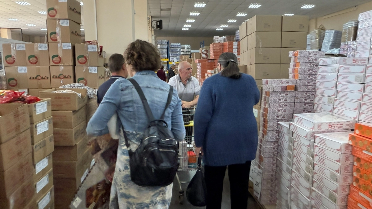 Дешевый Светофор удивил: народ разбирает стейки свинины всего по 319 рублей - продавцы на кассе шепнули стоит ли брать