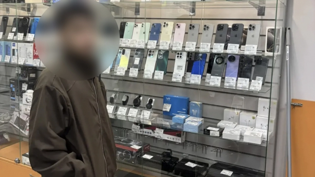 В Оренбурге 20-летний парень украл сейф с деньгами из квартиры девушки