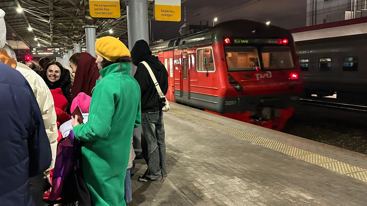 Поезд фирменный, но вагоны со скосами и места наверху мало. Как прошла поездка на №5/6 С-Пб - Москва