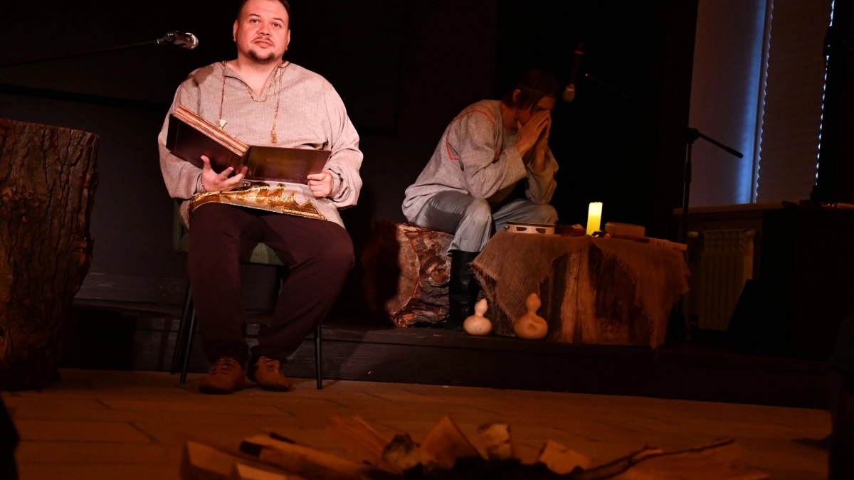 Домовой, Леший и русалки: в Оренбурге прошла премьера необычного спектакля