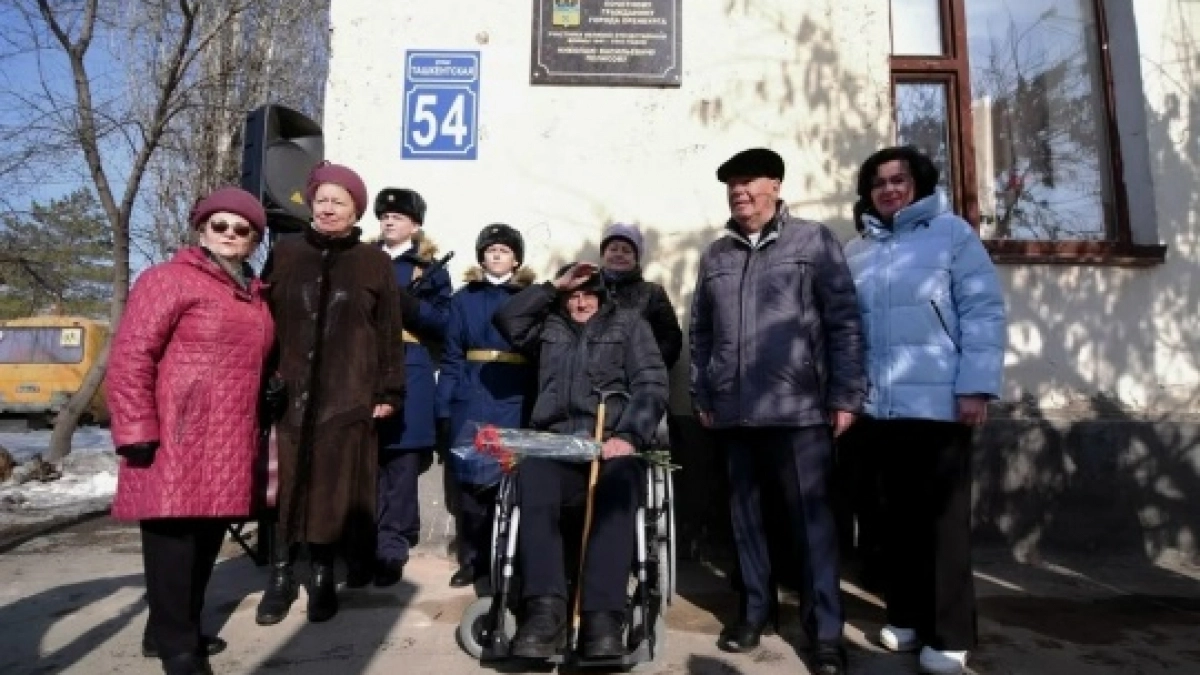 В Оренбурге открыли памятный знак 99-летнему ветерану