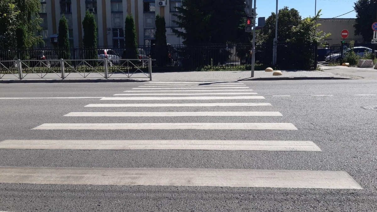 Шага за "зебру" больше не хватит: водителям придется уступать дорогу пешеходам по-новому - Верховный суд дал четкий ответ 