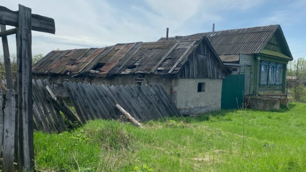 В глубинке тайги найдена загадочная деревушка: кладбище машин и сотни брошенных домов - как выживают последние жители 