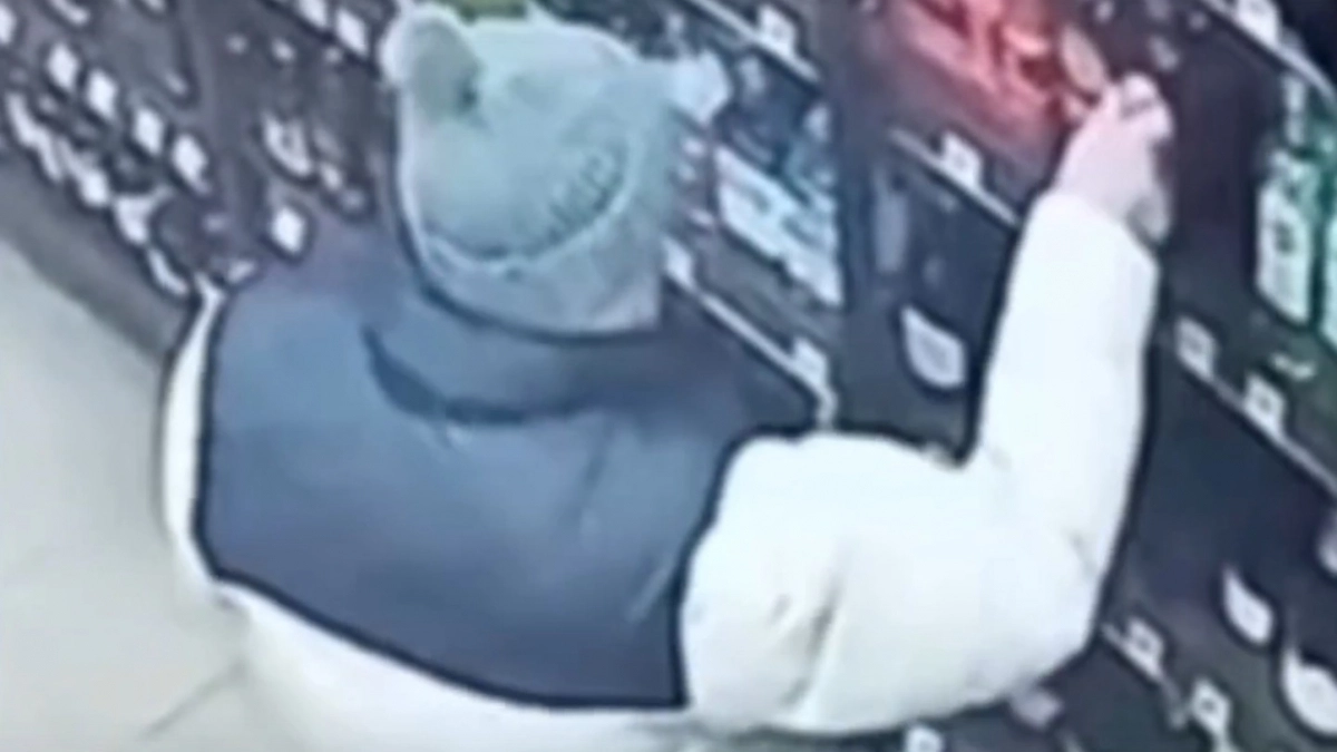 В Оренбурге задержали мужчину за кражу мартини и коньяка