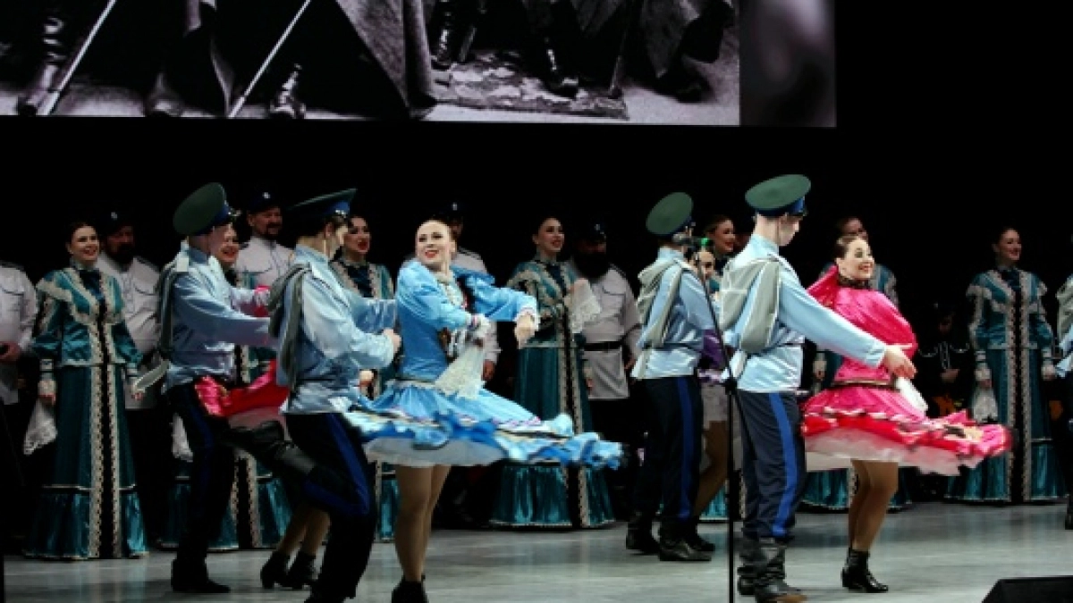 В Оренбурге три дня аплодировали участникам фестиваля «Оренбургский пуховый платок»