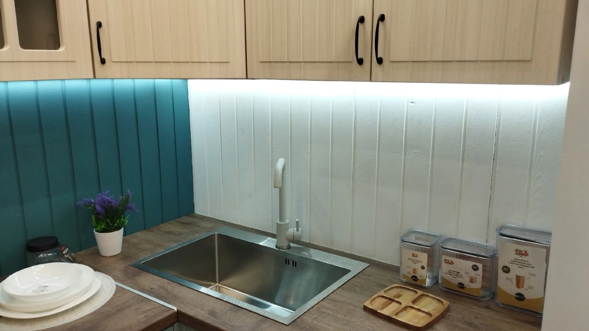 2 ст.л на ведро:  жир с кухонных шкафчиков уходит за 10 минут - сползают даже старые пятна 