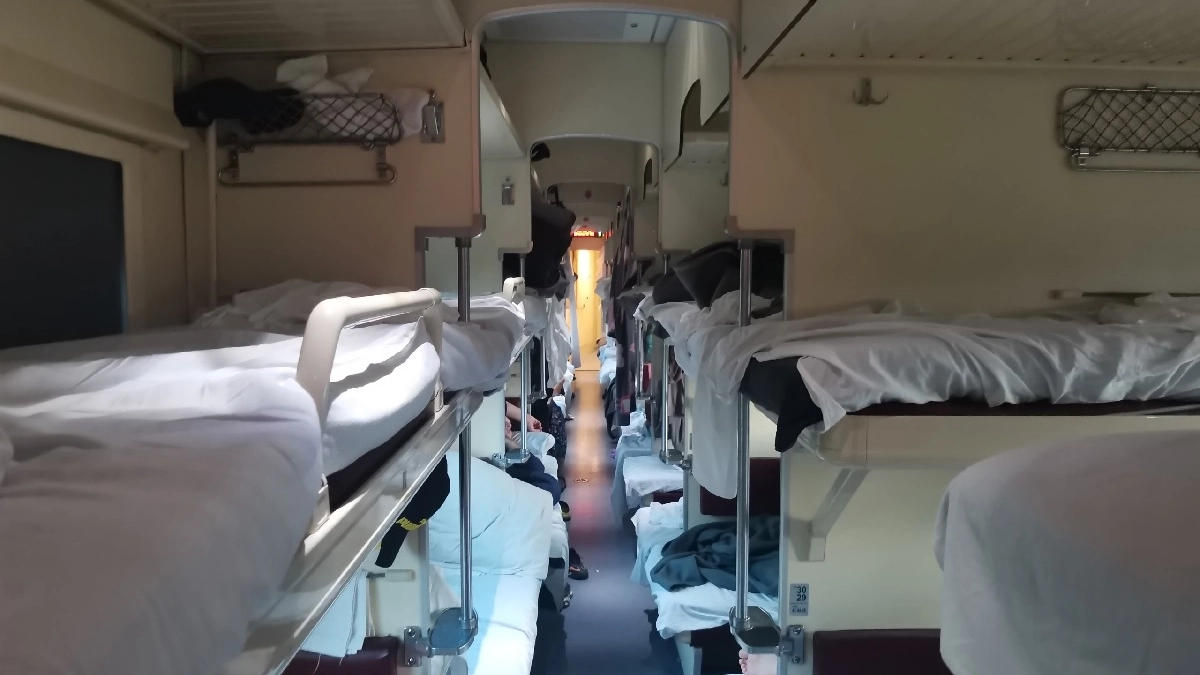 Нижнюю полку в поездах больше не беру: 5 причин, почему езжу только на верхних - и проблем больше не знаю