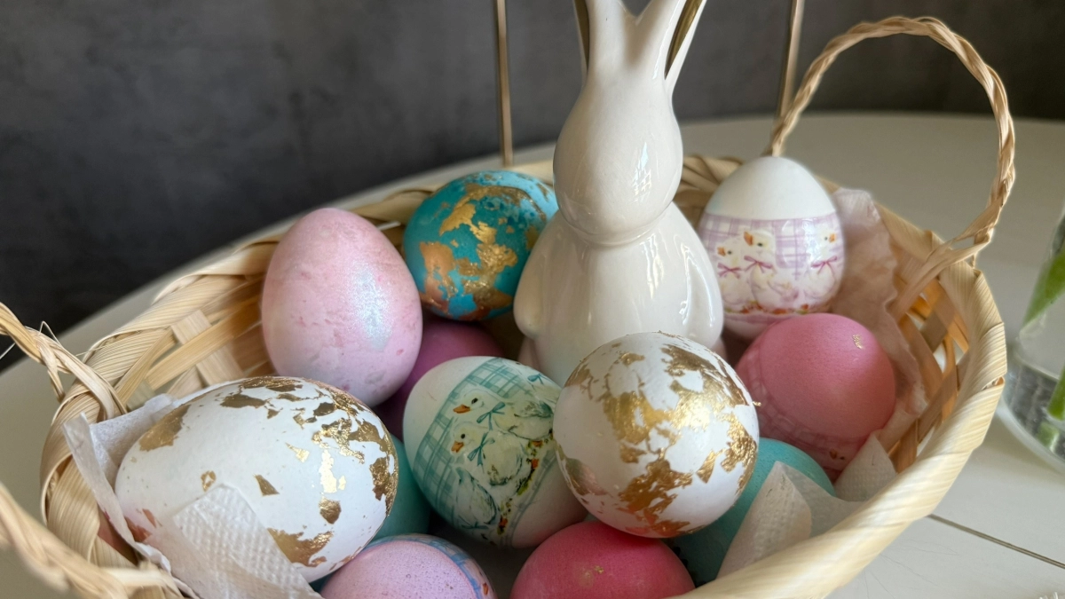 Больше не трачу дорогущий кофе на покраску яиц - покрасила их другим порошком. Вышло в разы дешевле, а эффект - шик 