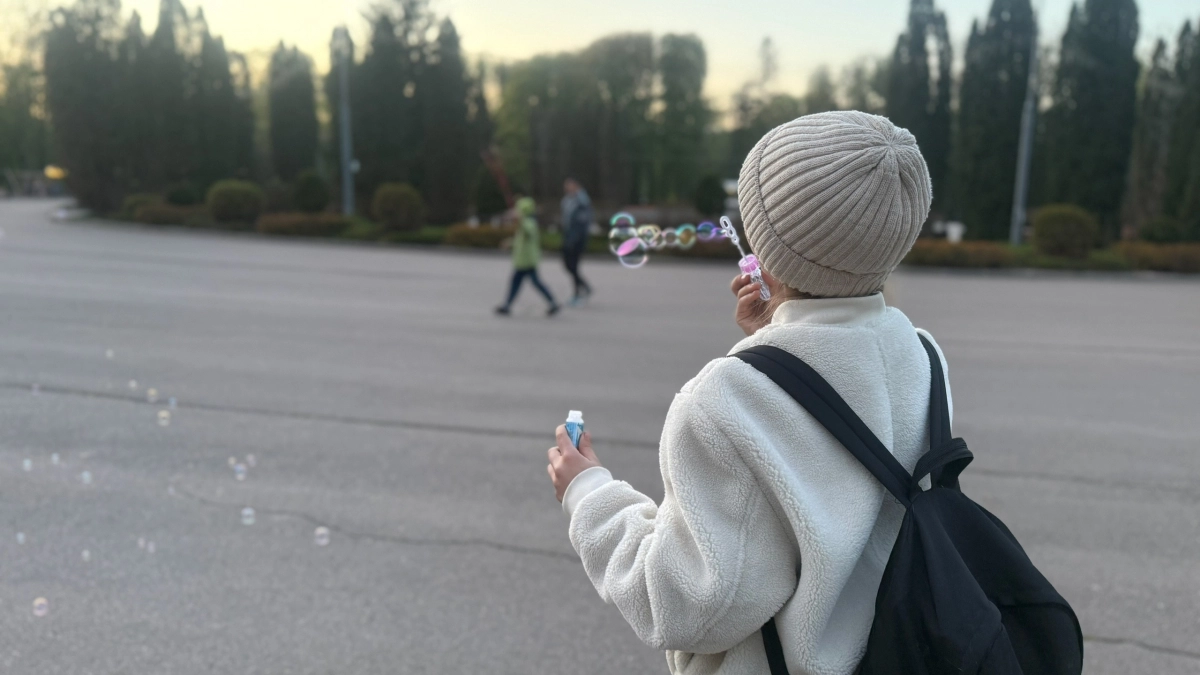 Чем "марфушечнее" мать, тем "анджелинестее" дочь: какие цветочные имена для детей снова в тренде