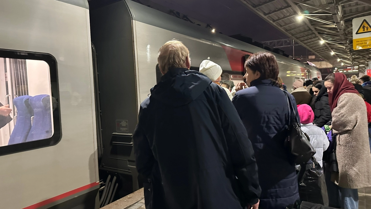 Ценник на "Сапсан" неприятно удивил: пришлось ехать на "Авроре", но и тут нашел минус - что в итоге лучше