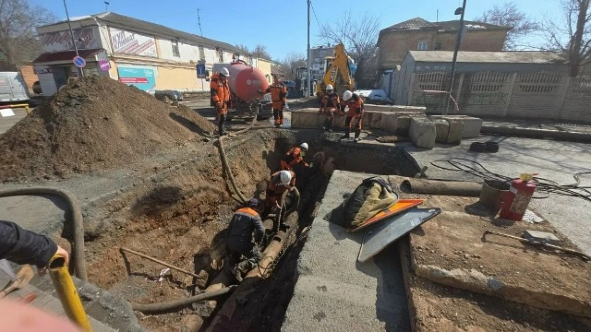 В центре Оренбурга временно перекрыли участок улицы Максима Горького
