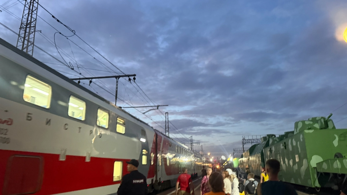 Выгоднее обычных, но пассажиры бегут оттуда: стоит ли брать билеты в двухэтажный поезд - сам проехался и готов вынести вердикт 