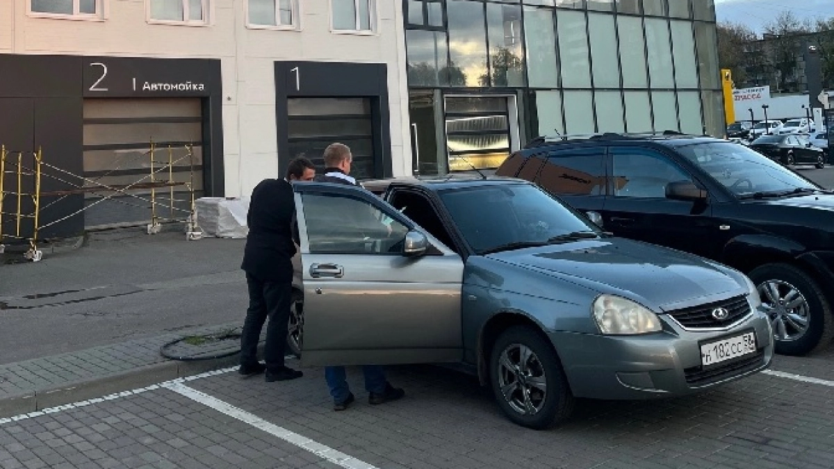 В автосалоне мне заявили: отъедешь дальше 150 км - будешь платить уже как за свое авто. Но я знал, как правильно на это ответить