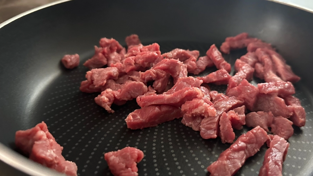 Испробовала все методы, но этот оказался самым лучшим: как я очищаю сковородки от нагара быстро и недорого 