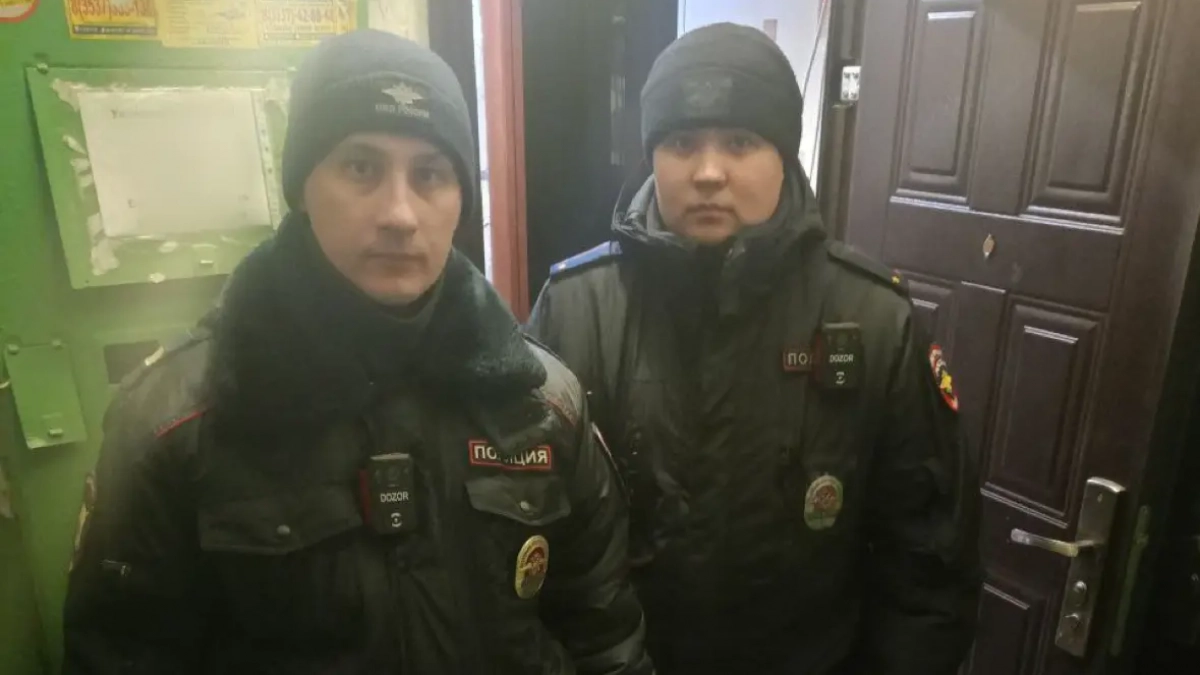 В Орске полицейские спасли ребёнка из задымлённой квартиры