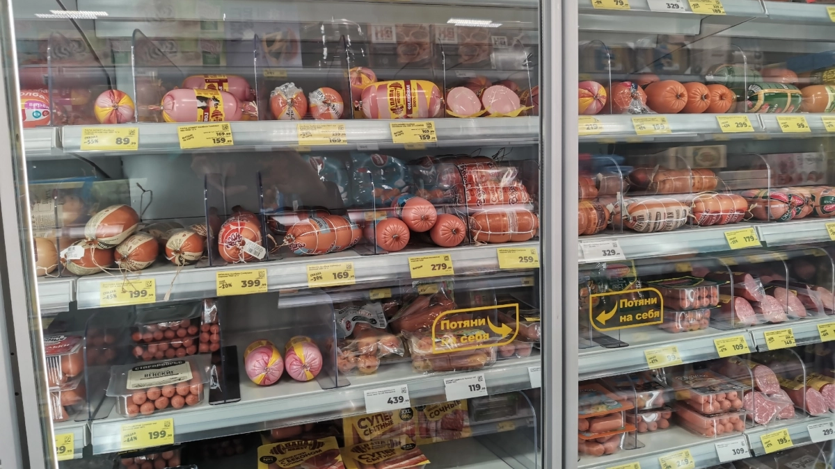 Чистое мясо без сои и бумаги: в Роскачестве назвали достойные марки сливочных сосисок - можно смело брать 