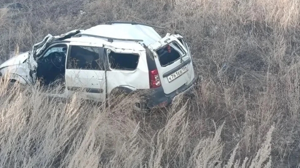 В Оренбургской области «Лада Ларгус» вылетела в кювет и перевернулась
