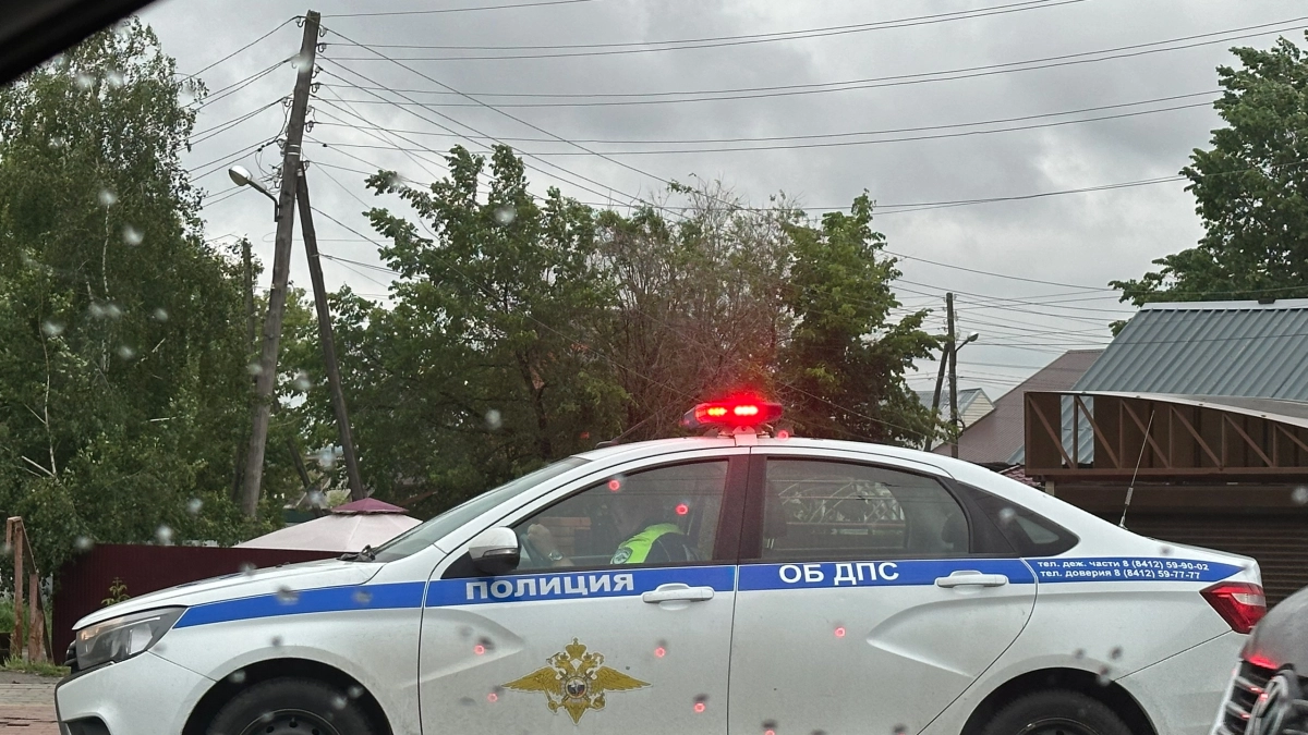 В Орске задержали водителя, устроившего ночной дрифт на городской улице