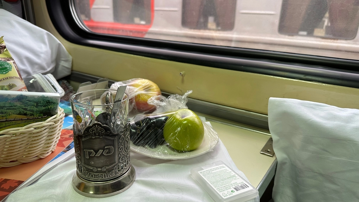В РЖД дали четкий ответ: могут ли в вашем купе сидеть пассажиры с другого вагона - и что делать, если гости мешают 