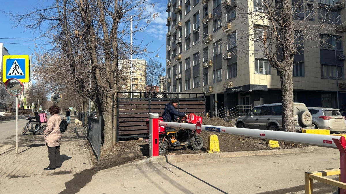 Слезли с самокатов и рванули на завод: вот почему курьеры и таксисты плачут от счастья в заводских столовках