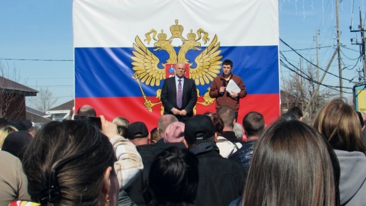 В Оренбуржье жителям объяснили, как провести свет и газ