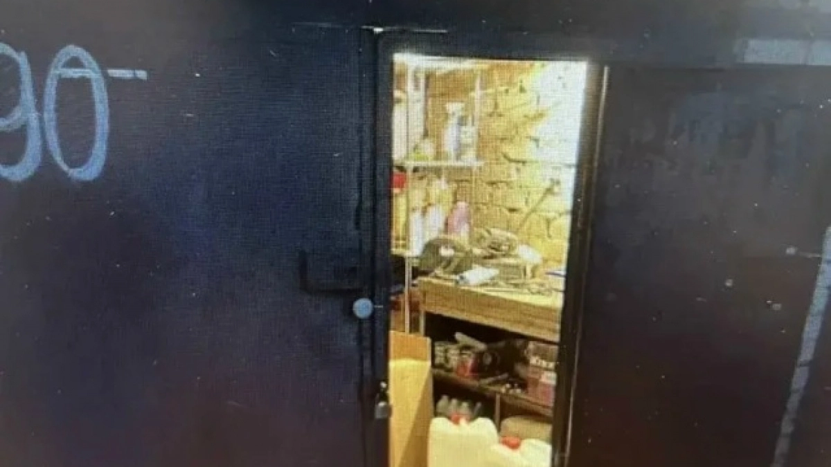 В Оренбурге будут судить мужчину за хранение сотен бутылок алкоголя