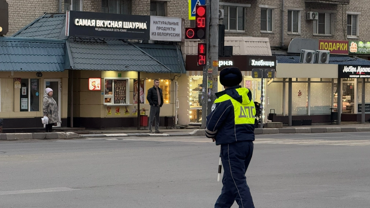 Остановил инспектор ГАИ: а пассажиры не пристегнуты, на месте выписывают штраф - кто обязан платить и как себя правильно вести 