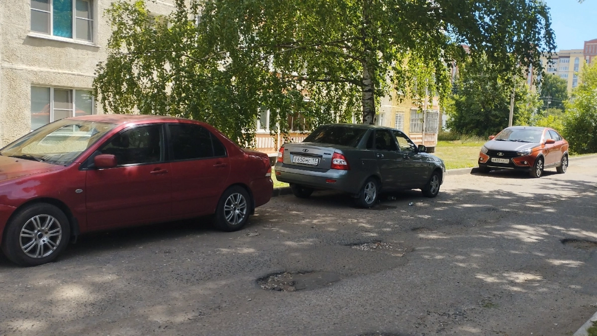 Верховный суд поставил жирную точку в вопросе парковки во дворе: такие правила заставят уважать соседей 