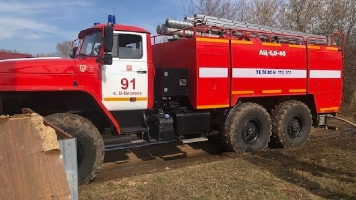 В Оренбуржье загорелся дом: пожар тушили больше часа
