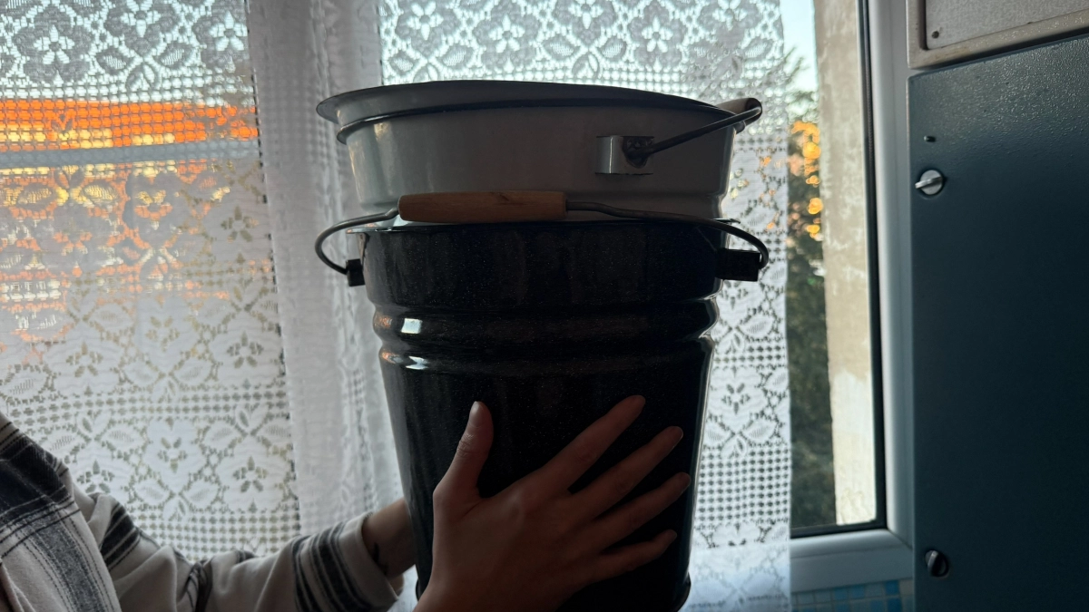 Больше не таскаю тяжелое ведро - нашла способ, как отмыть полы в разы быстрее: теперь делаю как профи 