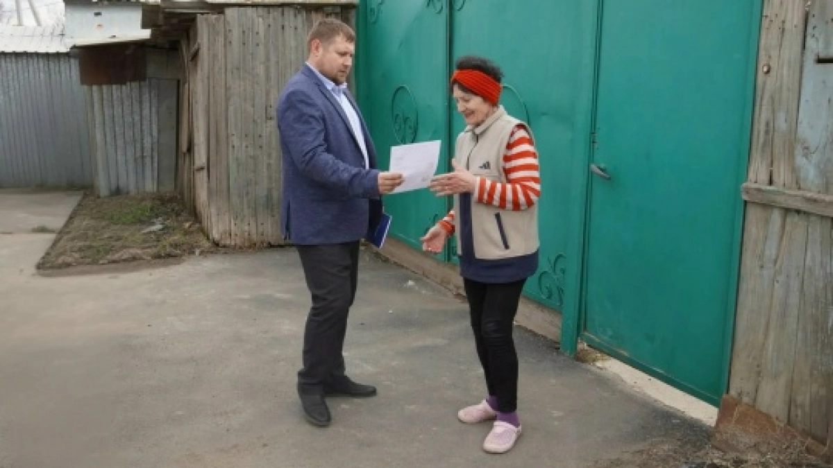 Жителям Оренбурга напомнили, как защитить дом от пожара весной