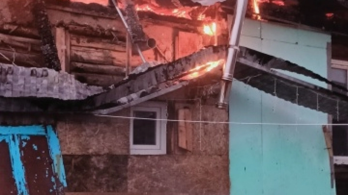 В Оренбуржье пожар уничтожил частный дом