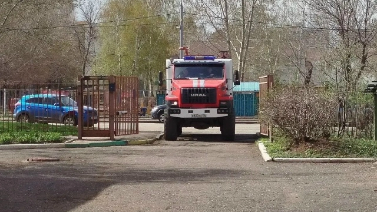 В Оренбурге сотрудники МЧС объяснили детям, почему нельзя играть с огнем