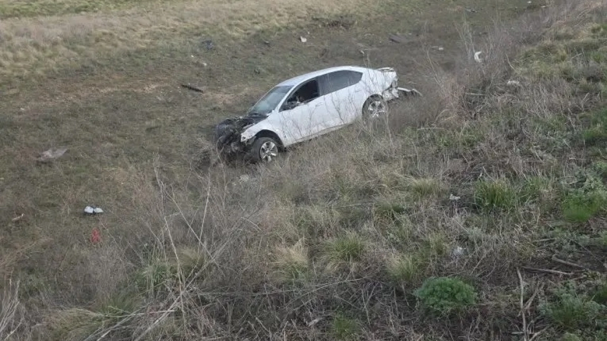 В Новоорском районе водитель погиб в результате съезда автомобиля в кювет