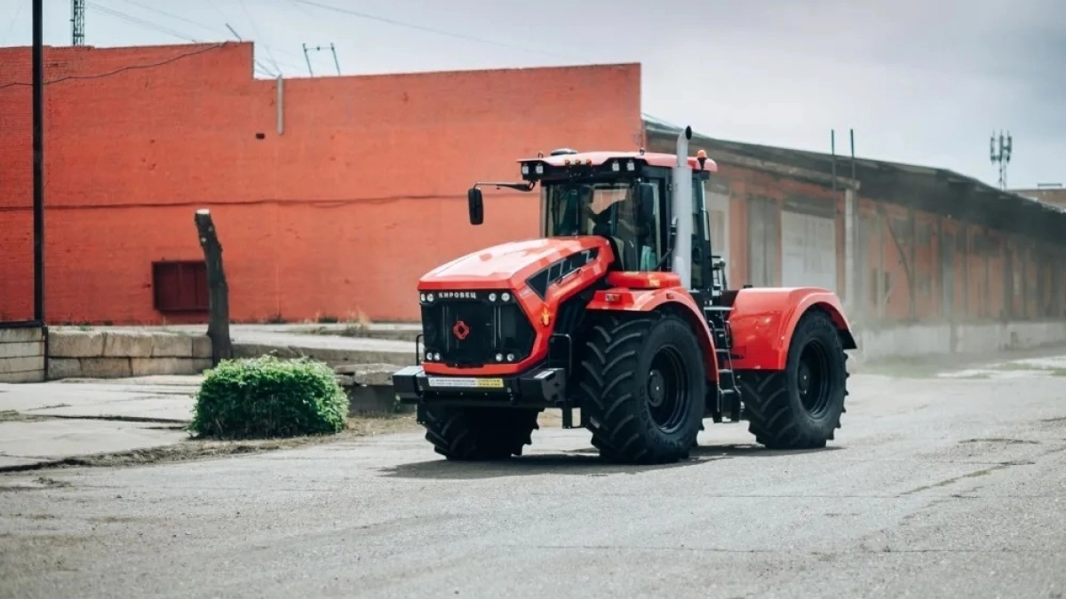 В Оренбуржье хозяйства закупили сотни тракторов и комбайнов с начала года