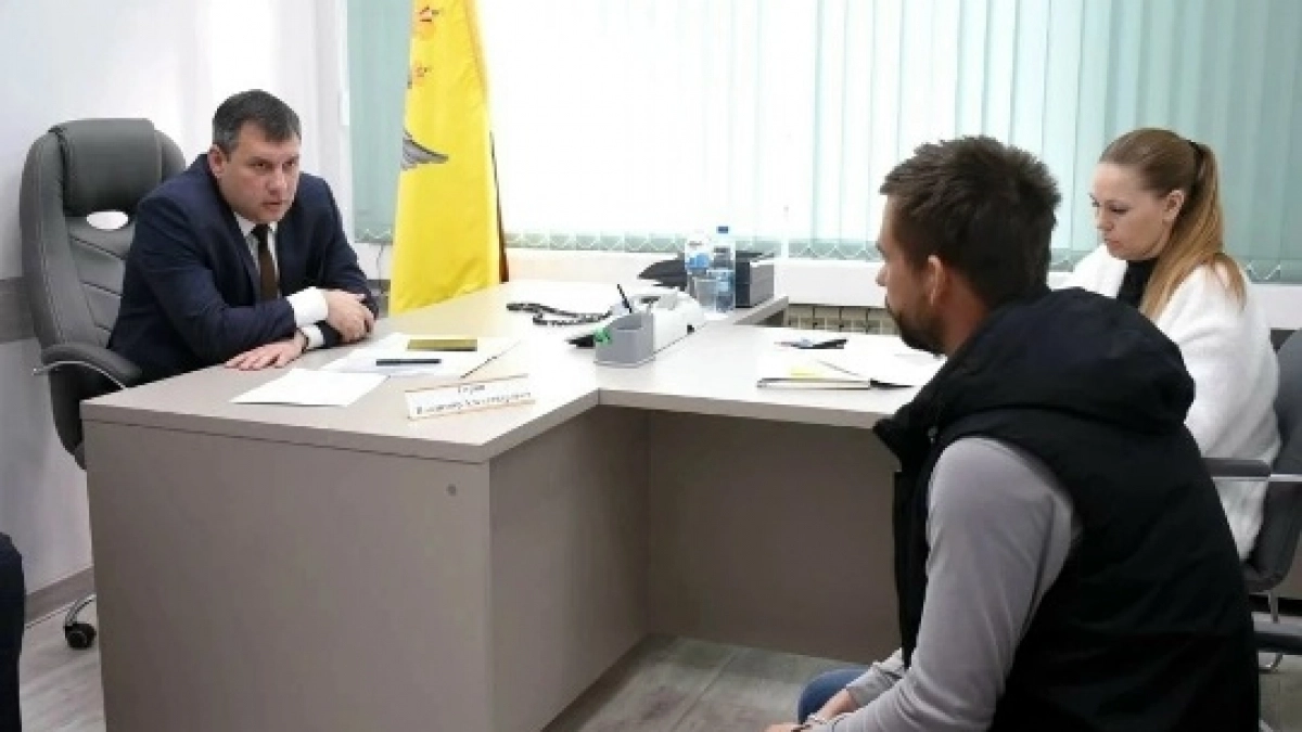 В Оренбурге на приеме у Владимира Гирина обсудили землепользование и ремонт дорог