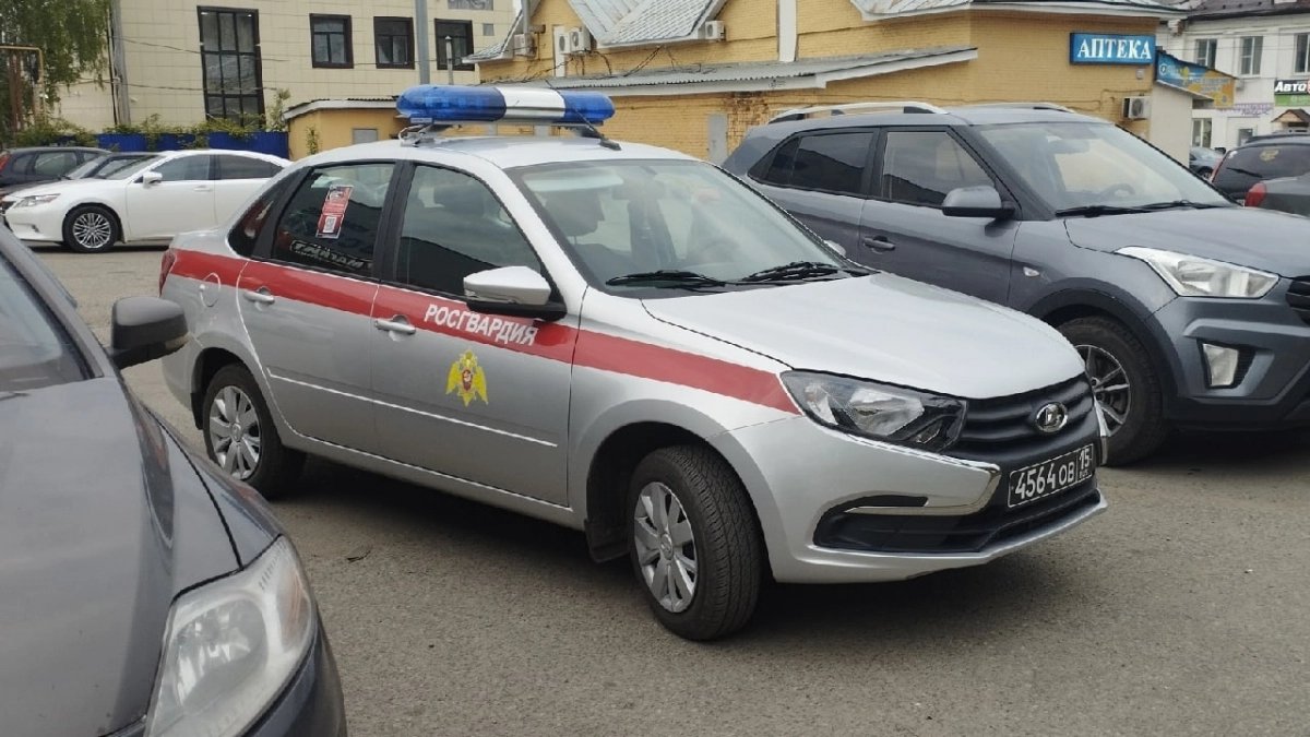 В г. Абдулино росгвардейцы задержали мужчину, угрожавшего посетителям магазина ножом