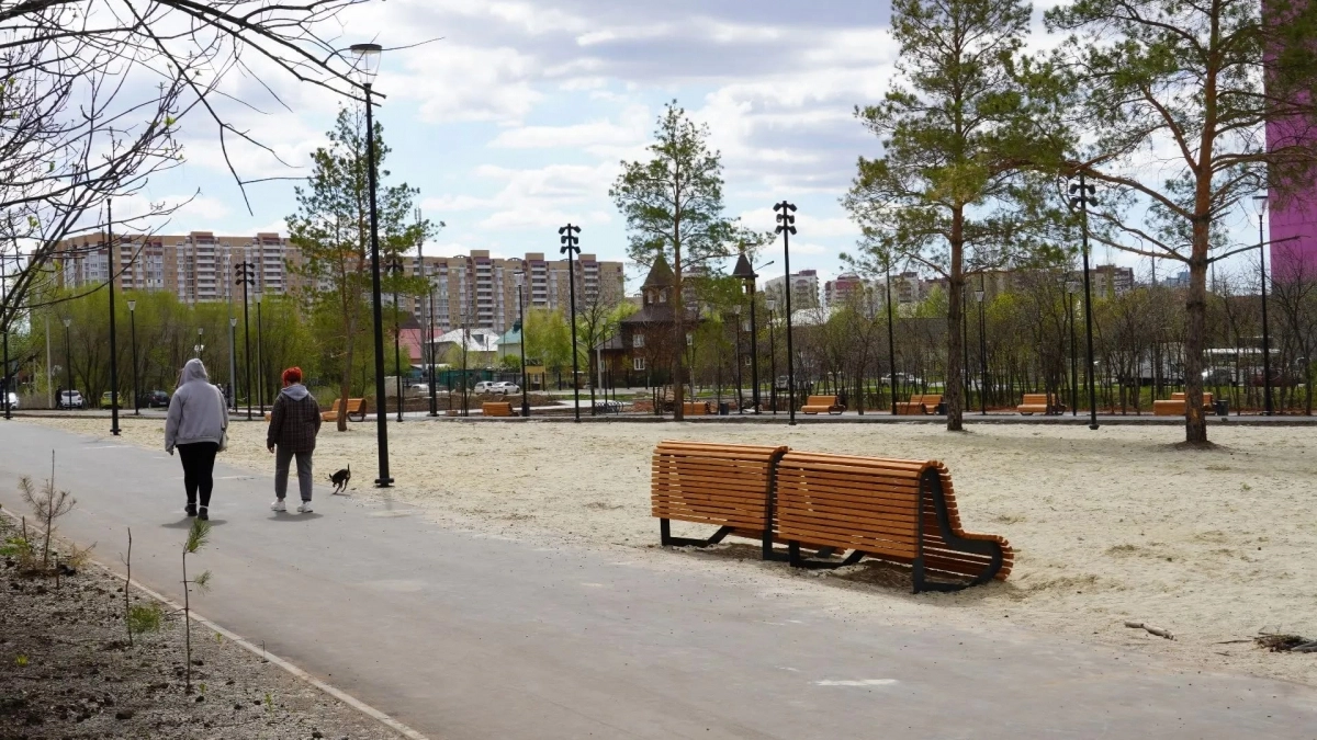 В Оренбурге продолжают благоустраивать набережную и парки