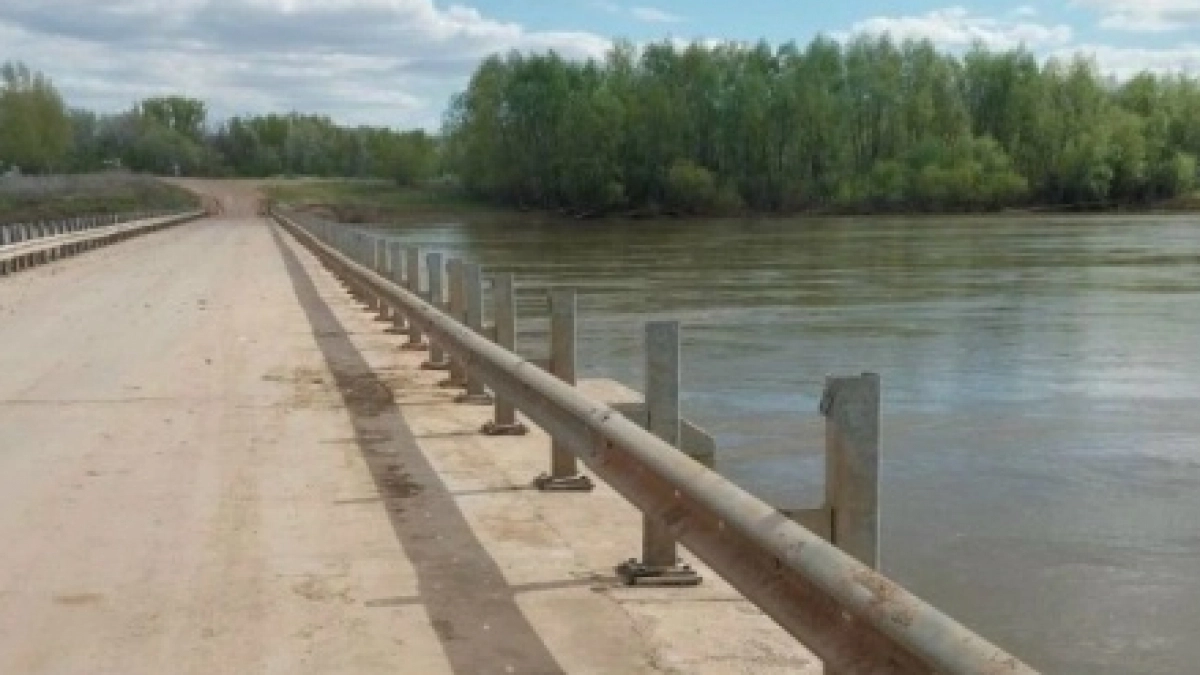 В Илекском районе возобновили движение по мосту через Урал