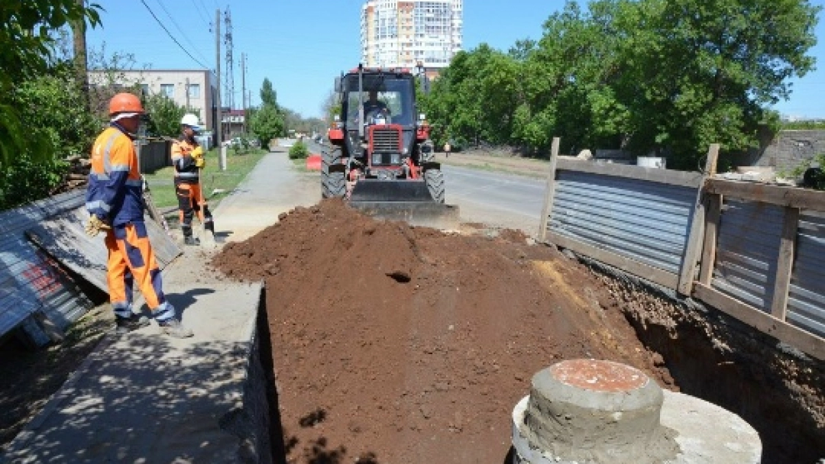 В Оренбурге реконструируют канализационный коллектор без остановки его работы