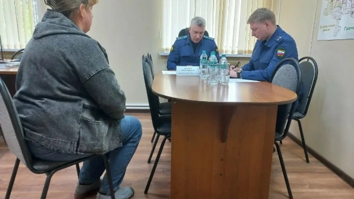 Зампрокурора Оренбуржья провел личные приемы жителей двух территорий