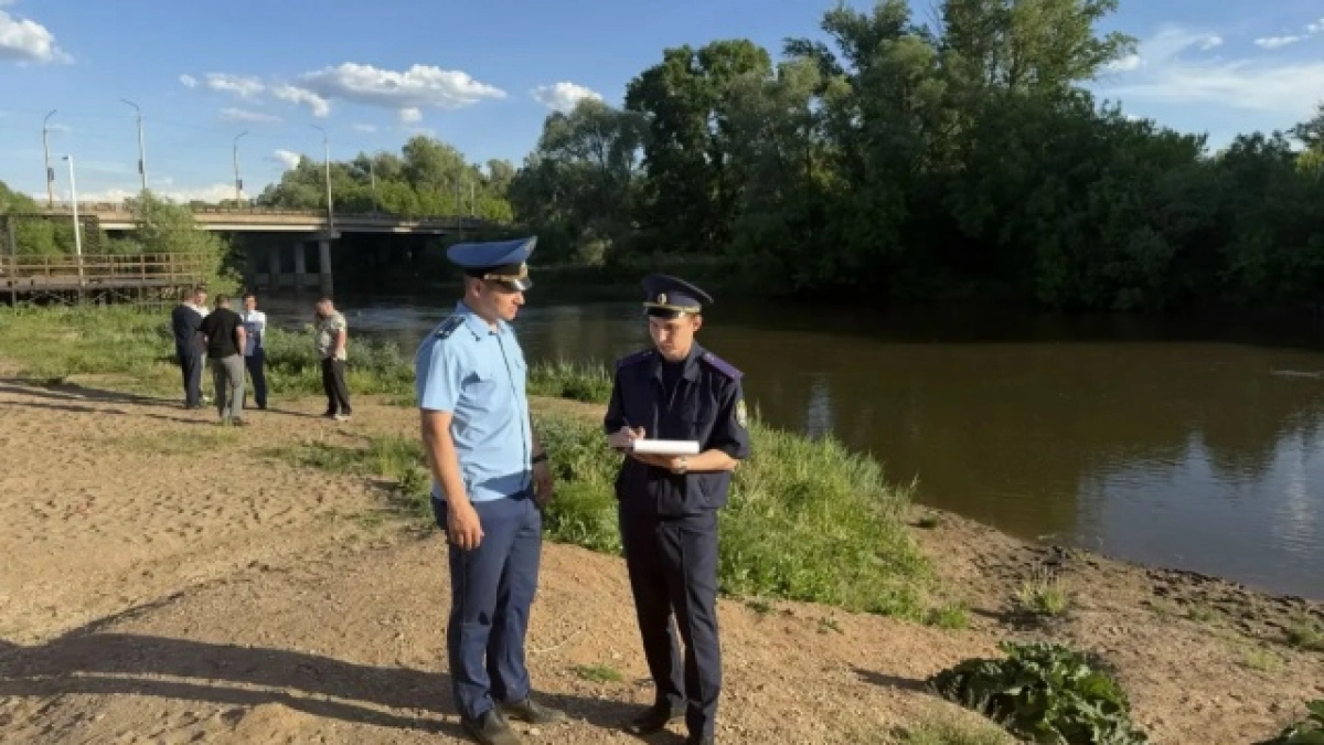 В Бугуруслане подросток пропал под водой во время купания в реке