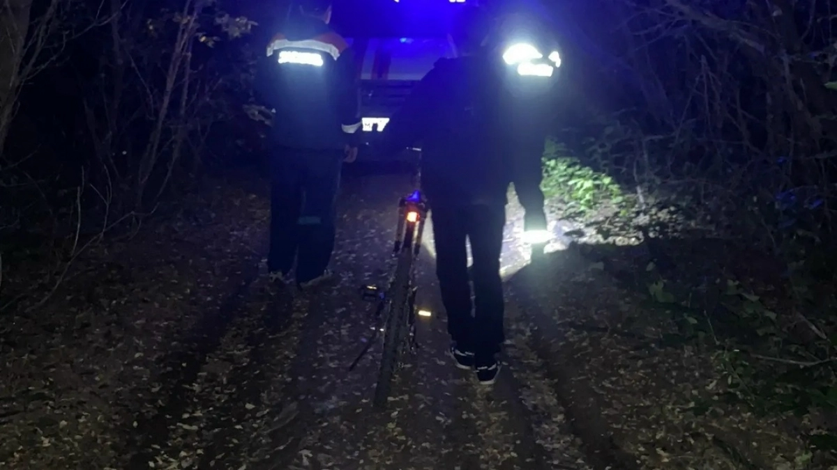 В Оренбургском районе спасатели помогли заблудившемуся подростку на велосипеде