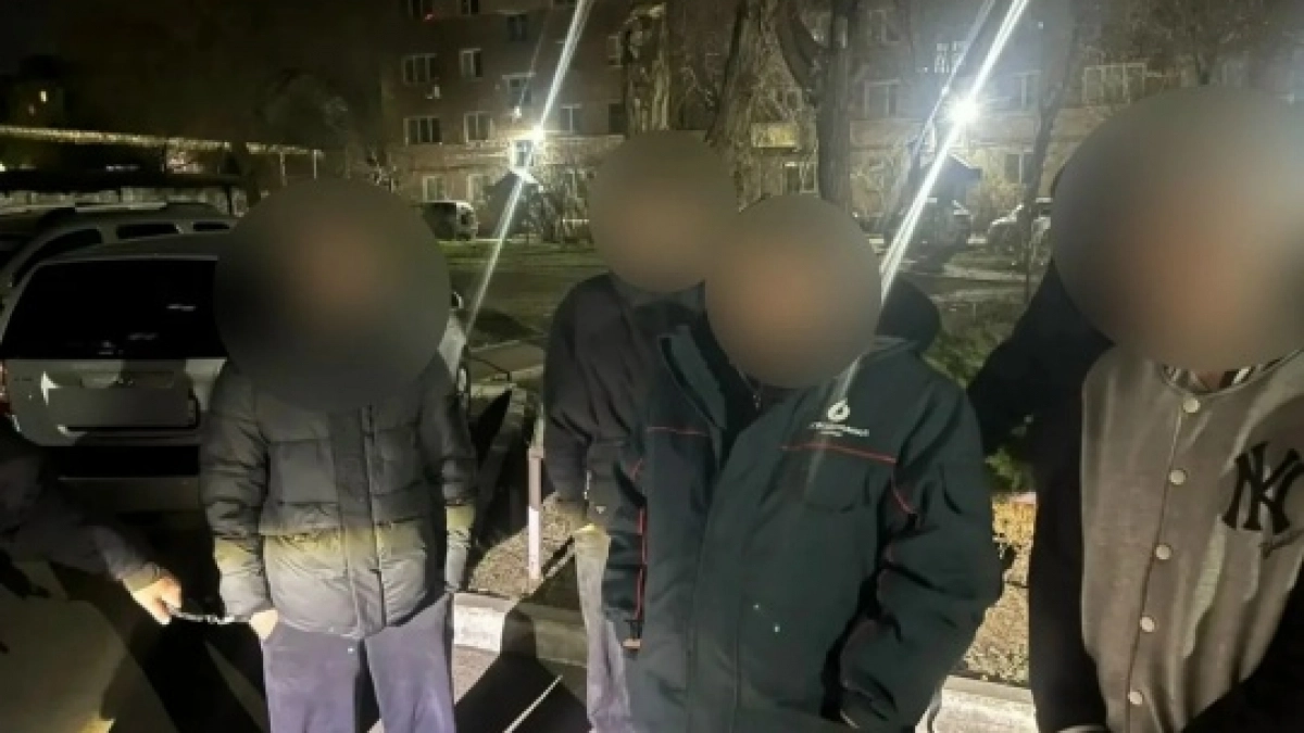 В Оренбурге троих молодых людей подозревают в вымогательстве наркотиков