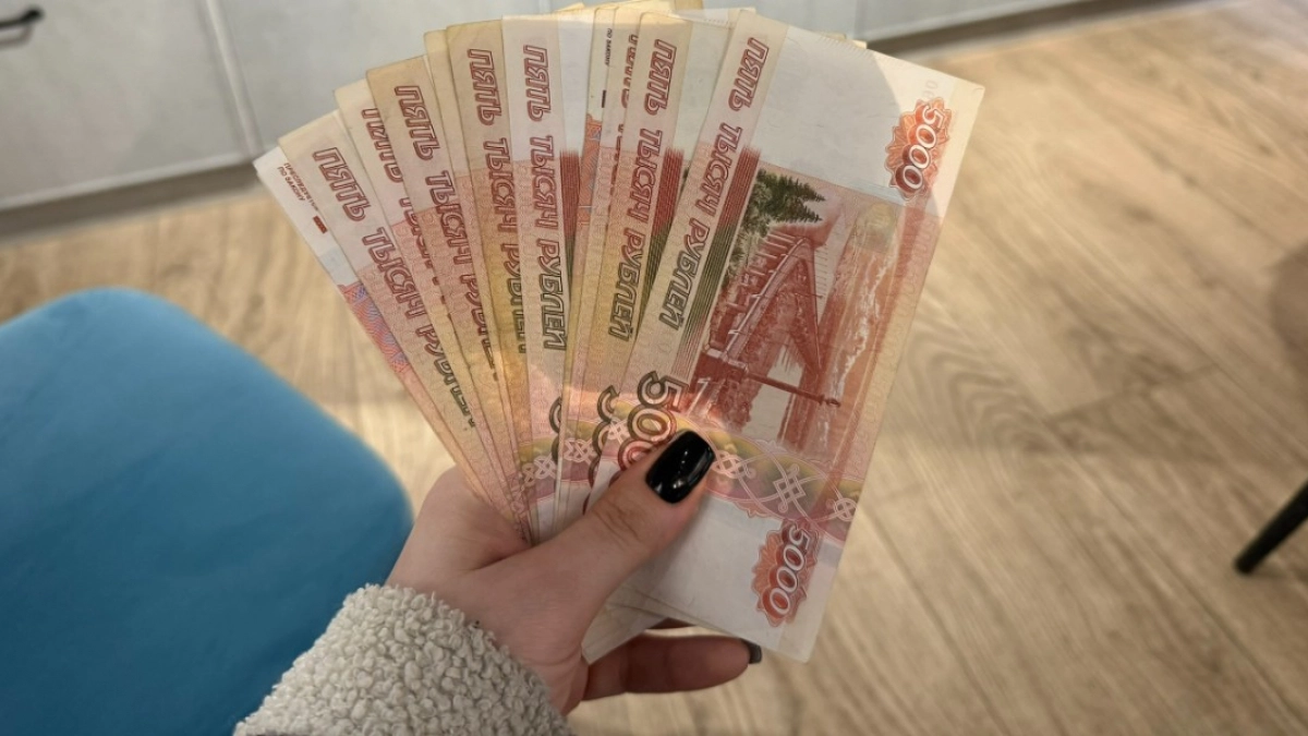 Студентка из Орска, рассчитывая на «дополнительный заработок», лишилась 93 тыс. рублей