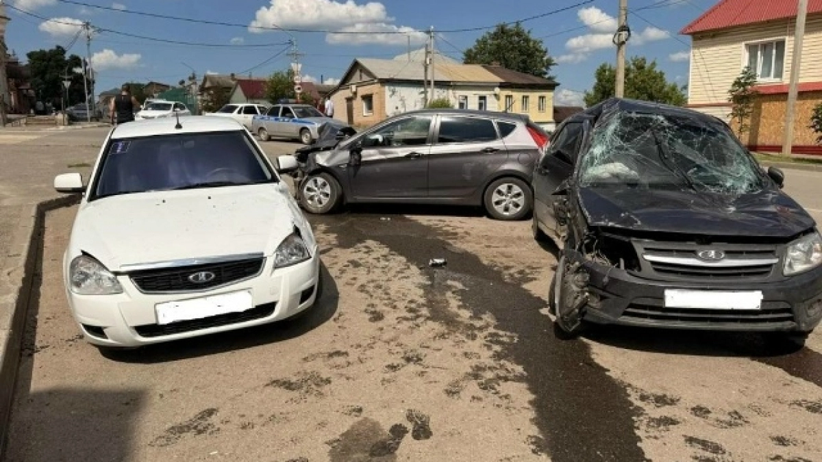 В Бугуруслане два человека пострадали в ДТП с тремя автомобилями