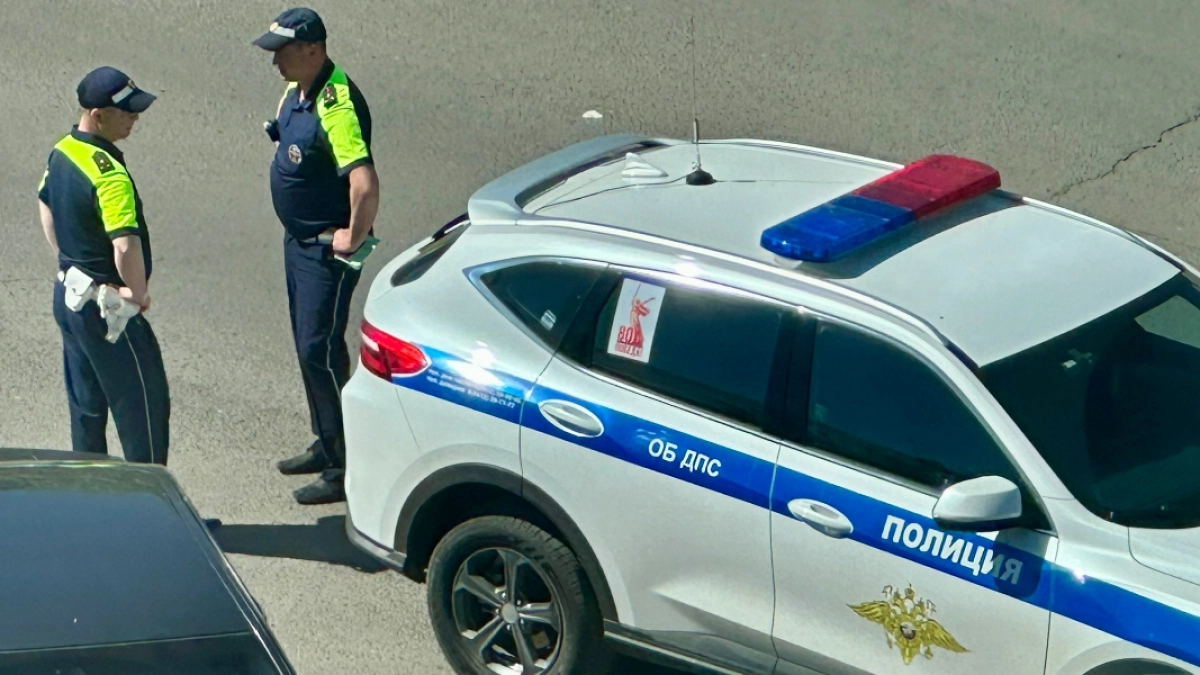В Илекском районе автоинспекторы помогли пожилому мужчине выбраться из горящего дома